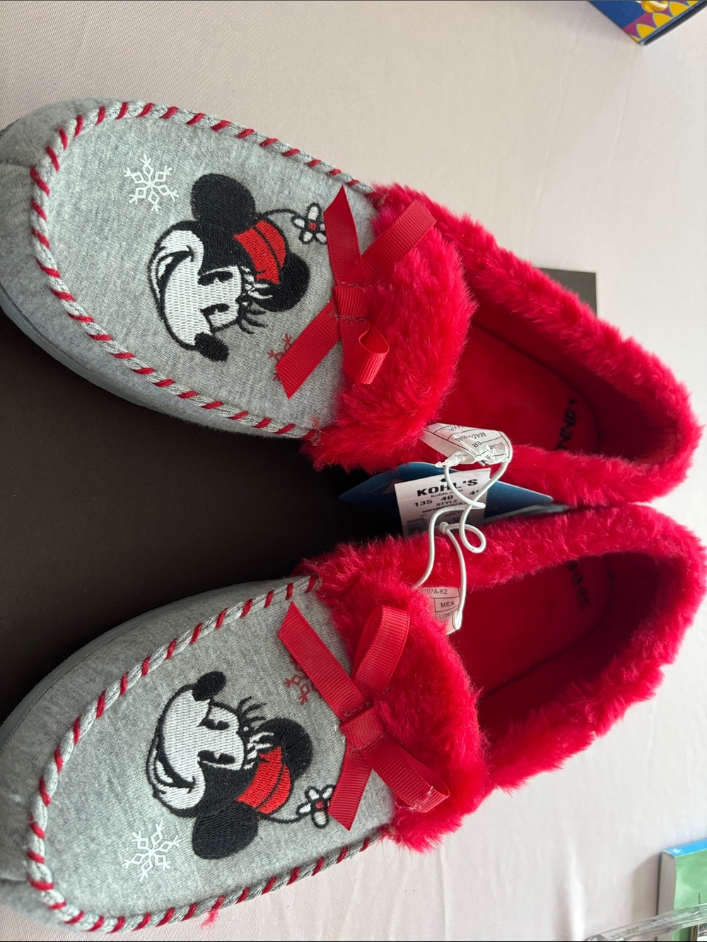 Minnie Mouse Fuzzy Lined Slip-On Slippers
